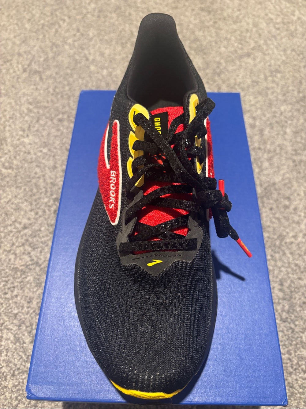 Brooks Women’s Ghost17 RunDisney Mickey Mouse (9) - Picture 4 of 7